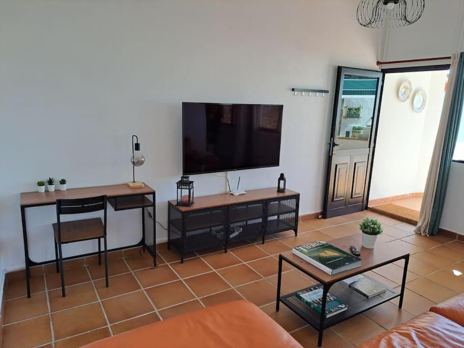 Apartamento Valentina Tías Buitenkant foto