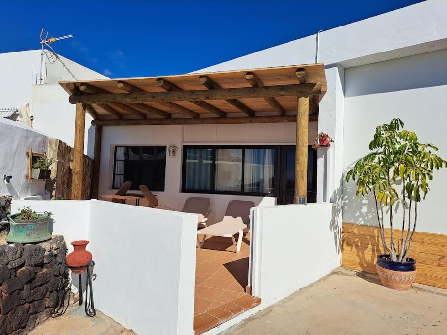 Apartamento Valentina Tías Buitenkant foto